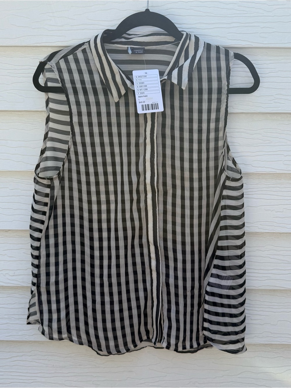 URBAN OUTFITTERS NWT Sleeveless Black and White stripped Button up Blouse large